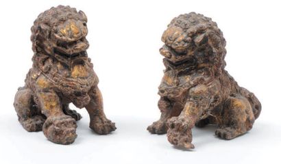CHINE - XIXe siècle Paire de chiens de Fô en fer doré.
Hauteur: 16 cm - Largeur:...