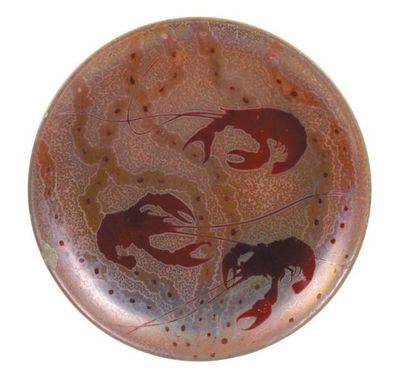JAPON - XIXE SIÈCLE Grand plat en porcelaine émaillée rouge à décor de trois écrevisses.
Diamètre:...