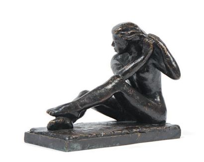 Lucile PASSAVANT (1910-2012) Femme se coiffant
Bronze à patine noire, signé sur la...