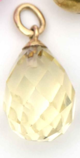 null Oeuf miniature pendentif en verre jaune taillé à facettes, monté en or 56 zolotniks...