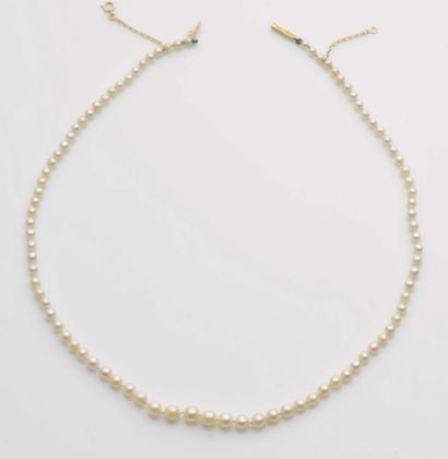 null 103 Lot de bijoux fantaisies composé de colliers de pâte de verre et de perles...