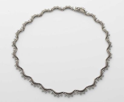 null 106 Collier en argent articulé d’arceaux ornés de marcassite soulignés de perles...