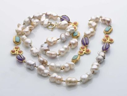 null 138 Collier de perles de culture baroques coupées de turquoises, de corail et...