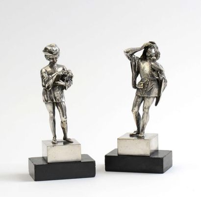 null 246 Deux sculptures en bronze argenté dans le goût de Froment-Meurice, représentant...