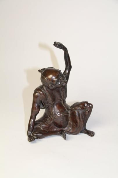 null B58 Vieillard assis Bronze à patine brune Travail Extrême Orient Haut. 19 cm...