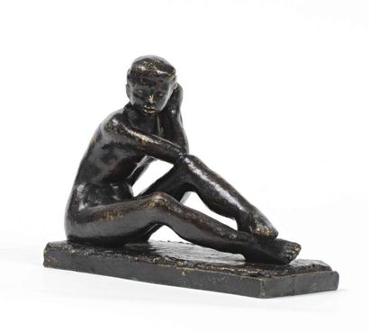 null Lucile PASSAVANT (1910-2012) Femme se coiffant Bronze à patine noire, signé...