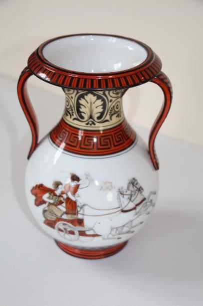 null Un vase en porcelaine de Paris à décor étrusque vers 1830 manufacture de Denuel...