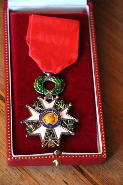 null Légion d'honneur en argent édaillé dans son écrin en maroquin rouge
