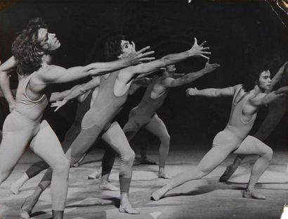 null 1 Jorge DONN (1947-1992) Festival d’Avignon 1968, chorégraphies de Maurice Béjart...