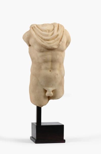 null 167 ART ROMAIN, II-IIIème siècle Torse masculin, fragment de statuette représentant...
