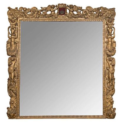 null Grand miroir en bois doré à décor de mascarons, putti, Indiennes en caryatide,...