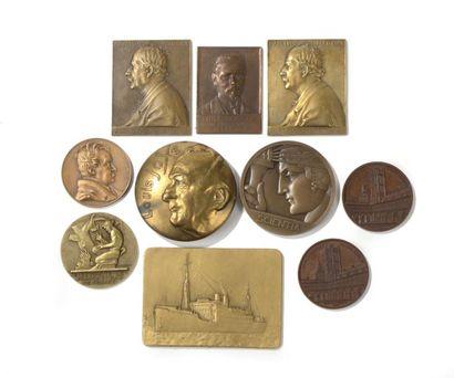 null Lot de cinq médailles en cuivre ou bronze doré: médaille cuivre du Lycée Corneille...