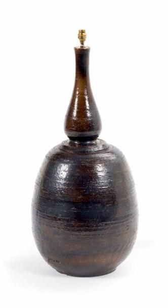 Jean MARAIS (1913-1998) 
Important vase de forme balustre à long col en terre rouge...