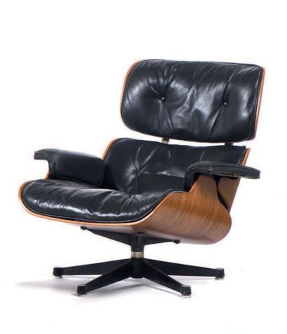 Charles et Ray EAMES Fauteuil Lounge Chair 670 en placage de bois de palissandre...