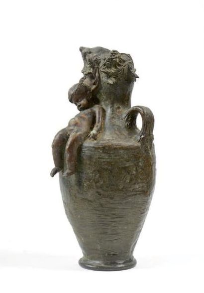 Hans STOLTENBERG - LERCHE Vase à décor d'un masque de bacchanale, avec un enfant...