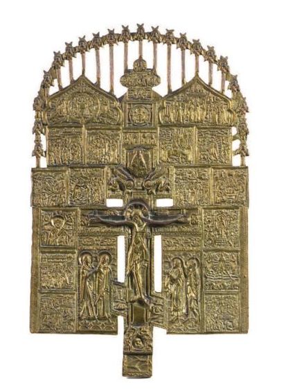 null Rare icône en cuivre doré représentant une iconostase miniature, avec une Crucifixion...