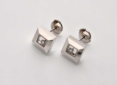 null 234 CHOPARD Boucles d'oreilles en or gris 18K (750‰), de forme carrée, modèle...