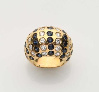 null 95 Bague en or jaune 18K (750‰), en forme de boule, sertie de diamants brillantés...