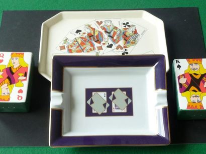null Ensemble de 4 pièces divers à décor de cartes à jouer: Un cendriers, un plateau...