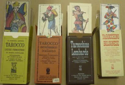 null 4 reproductions de tarots par Vito Arienti aux éditions del Silleone. Un tarot...