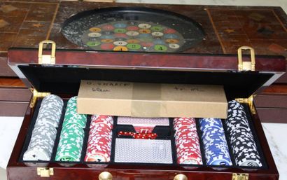 null Lot de Jeux type casino : dont une grande boite de jetons et plaques de jeu...