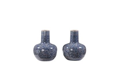 null Deux vases porcelaine
Céramique
44cm 
35cm
35cm
