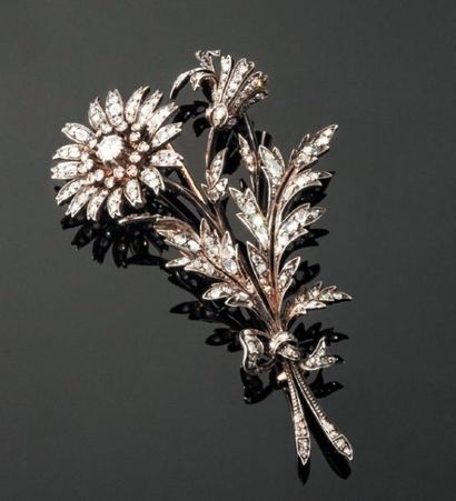 null Broche trembleuse en or 18K 750‰ et argent 1er titre 950‰, à motifs floraux...