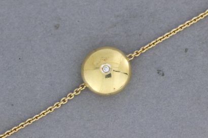 null Bracelet en or orné d'un motif rond centré d'un brillant. Poids : 4,8g