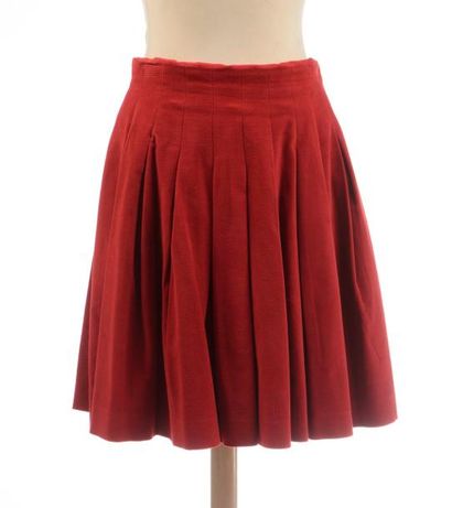 null KENZO Paris : jupe en coton et polyamide rouge à importants plis. T. 40