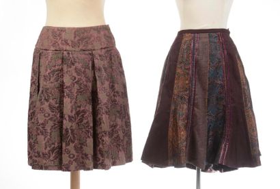 null DERHY : jupe plissée marron en coton et viscose façon damassée à motif de fleurs....