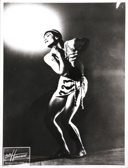 null Studio HARCOURT Serge Lifar dans Sylvia, 1941 Photo noir et blanc contrecollé...
