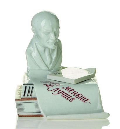 null ÉCRITOIRE en porcelaine polychrome avec le buste de Vladimir Lénine d’après...