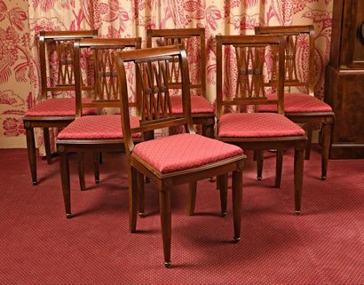 null Table de salle à manger en acajou et bronze doré de forme ovale, reposant sur...