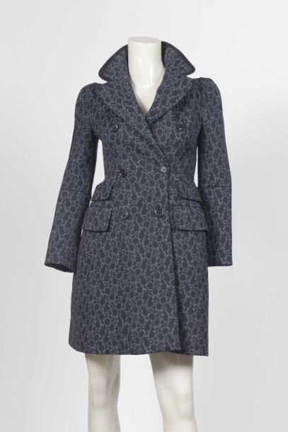 null Louis Vuitton Très beau manteau 3/4 en laine fond noir réhaussé d'arabesques...