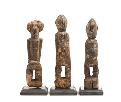 null Statues Lobi, Burkina Fasso   : Lot de 3 statues en bois , patine crouteuse...