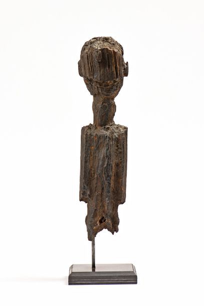 null Statue Lobi Burkina Fasso : statue en bois ancienne érosion localisée dans les...