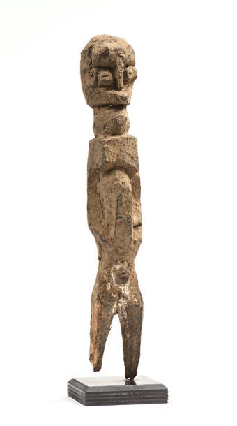null Statue Bateba Lobi, Burkina Fasso  : Figure masculine en bois en patine crouteuse,...