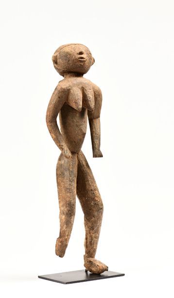 null Statue Lobi Burkina Fasso : Statue féminine en bois, ancienne érosion localisée...