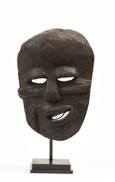 null Masque de maladie Pendé Congo : Masque en bois .traces de portage à l'intérieur...