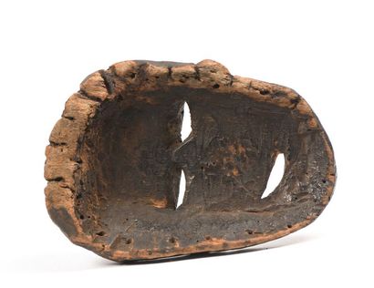 null Masque de maladie Pendé Congo : Masque en bois .traces de portage à l'intérieur...