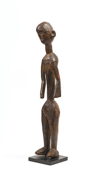 null Belle statue tiv Nigeria : Statue en bois longiligne, tête légèrement incliné...