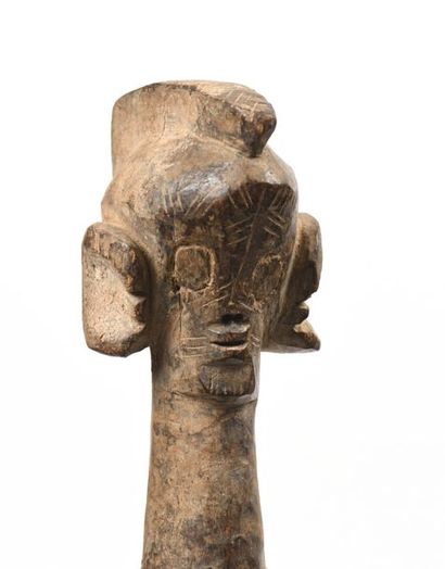 null Statue Mumuyé Nigéria : statue longiligne  en bois scarification au niveau du...