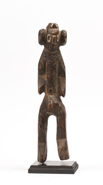 null Statue mumuye Nigéria : Statue en bois , lz tête est de type polymorphe , oreilles...