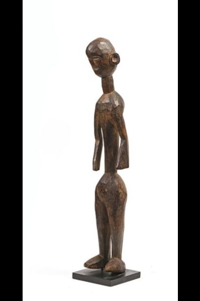 null Belle statue tiv Nigeria : Statue en bois longiligne, tête légèrement incliné...