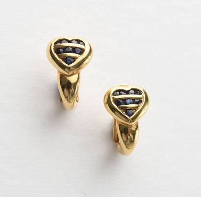 null Paire de clips d'oreilles en or jaune 18K 750‰, décorés d'un motif en cœur serti...
