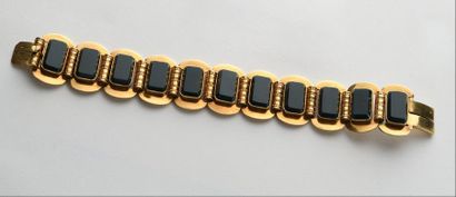 null Bracelet en or jaune 18K 750‰, composé de maillons de forme géométrique, sertis...