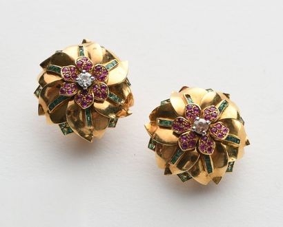 null Paire de clips d'oreilles en or jaune 18K 750‰, en forme de fleur de camélia,...