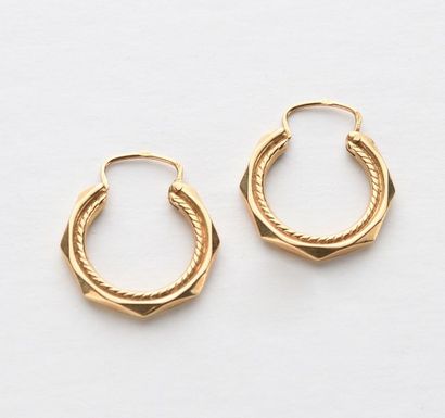 null Paire de boucles d'oreilles en or jaune 18K 750‰, créoles à pans et fils d'or...