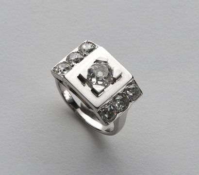 null Bague en or gris 18K 750‰, de forme géométrique, sertie d'un diamant de taille...