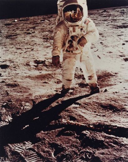 null 294 L’astronaute Buzz ALDRIN debout sur le sol lunaire Tirage chromogénique...